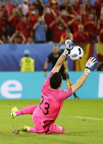 Croatia's goalkeeper Danijel Subasic narrowed the angle significantly.