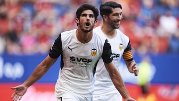 PAMPLONA, SPAIN - SEPTEMBER 12: Goncalo Guedes of Valencia CF 1celebrates after scoring his team's third goal during the LaLiga Santander match between CA Osasuna and Valencia CF at Estadio El Sadar on September 12, 2021 in Pamplona, Spain. (Photo by Juan Manuel Serrano Arce/Getty Images)
