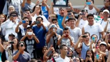 Cristiano Ronaldo se ejercita al margen del resto de sus compañeros.