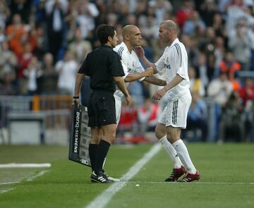 07/05/06 Estadio Santiago Bernabeu
Liga de futbol 1ª division
REAL MADRID - VILLARREAL
Cambio 5 ZINEDINE ZIDANE por 15 RAUL BRAVO