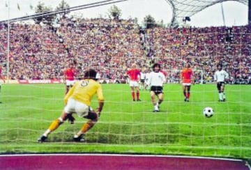 Mundial de Alemania 1974. Los germanos ganaron 2-1 a Holanda en la final que se jugó en el Olímpico de MUnich. Neesker y Breitner, de penalti y Mueller, los goleadores.