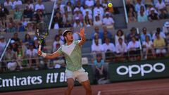 Spain's Carlos Alcaraz Garfia plays a forehand return to Italy's Lorenzo Musetti during their men's singles match on day eight of the Roland-Garros Open tennis tournament at the Court Philippe-Chatrier in Paris on June 4, 2023. (Photo by Emmanuel DUNAND / AFP)