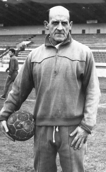 Espléndida carrera como jugador en el Real Madrid y en la Selección española. Como entrenador estuvo en Zaragoza, Real Madrid, Valencia y Atlético. Sumó la Copa de 1946 con los madridistas y con el Valencia las de 1949 y 1954.