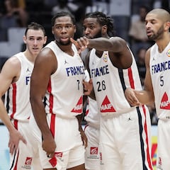 Escándalo en Francia y palos a los ausentes