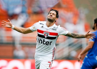 Llegó al Milan procedente del Internacional de Porto Alegre. Sus dos primeros años en el club italiano fueron buenos pero poco a poco su nivel fue cayendo a pasos agigantados. Su último equipo fue el Sao Paulo, club en el que se retiró en 2023.