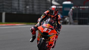 Red Bull KTM Ajo Kalex Spanish rider Pedro Acosta reacts as he crosses the finish line to win the Italian Moto2 Grand Prix race at Mugello Circuit in Mugello, on June 11, 2023. (Photo by Filippo MONTEFORTE / AFP)