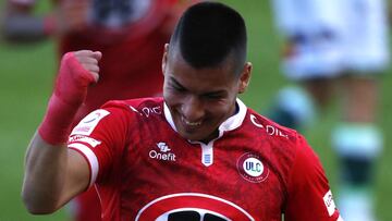 Esteban Valencia Reyes se desvinculó de los azules para extender su etapa en Unión La Calera. "Me voy con un sueño pendiente que era vestir y defender esta camiseta", escribió.