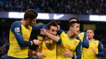 Alexis Sánchez celebra la apertura de la cuenta frente a Manchester City.