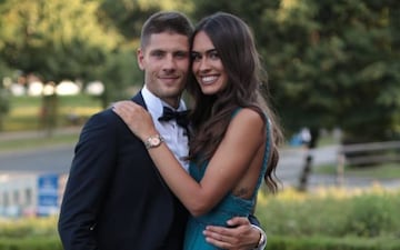 El delantero croata y Mia son novios de toda la vida y decidieron casarse el 31 de marzo de 2021 tras la llegada de su primer hijo.