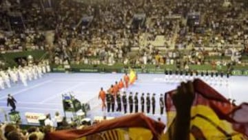 <b>SIN COMPLEJOS. </b>Los 1.500 aficionados españoles presentes en el Pabellón Islas Malvinas también se hicieron notar. El buen ambiente entre hinchadas reinó en las gradas.