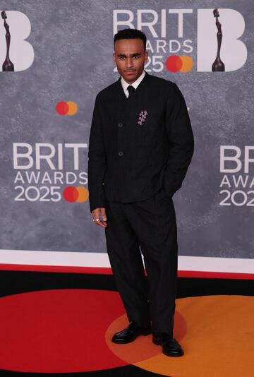 Munya Chawawa en la alfombra de los Brit Awards 2025.