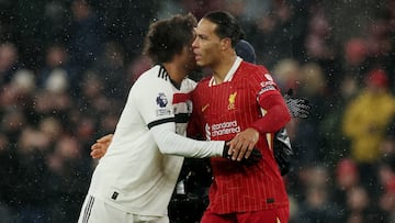 Soccer Football - Premier League - Liverpool v Manchester United - Anfield, Liverpool, Britain - January 5, 2025 Manchester United's Joshua Zirkzee and Liverpool's Virgil van Dijk after the match REUTERS/Phil Noble EDITORIAL USE ONLY. NO USE WITH UNAUTHORIZED AUDIO, VIDEO, DATA, FIXTURE LISTS, CLUB/LEAGUE LOGOS OR 'LIVE' SERVICES. ONLINE IN-MATCH USE LIMITED TO 120 IMAGES, NO VIDEO EMULATION. NO USE IN BETTING, GAMES OR SINGLE CLUB/LEAGUE/PLAYER PUBLICATIONS. PLEASE CONTACT YOUR ACCOUNT REPRESENTATIVE FOR FURTHER DETAILS..