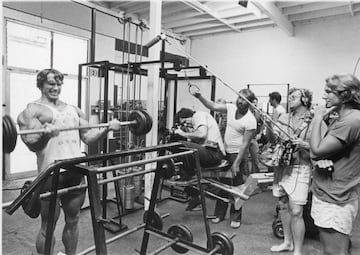 arnold schwarzenegger golds gym venice beach santa monica