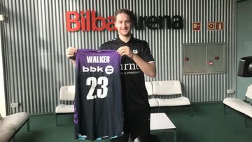 Walker, con su camiseta en Miribilla