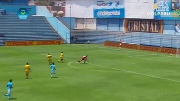 El insólito gol que sufrió Mauricio Viana en Perú