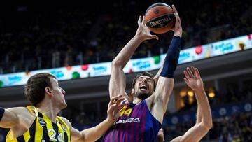 El Barça y el Fenerbahce, durante el duelo