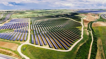 Solar energy - A field of solar panels. Image taken in the province of Toledo on 05/04/2025