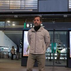 Oficial: Quique, hasta 2025