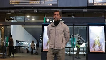 Quique Sánchez-Flores, en la estación de Santa Justa de Sevilla.