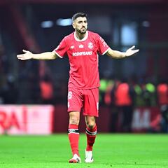 Paulinho canjea amarilla por penal