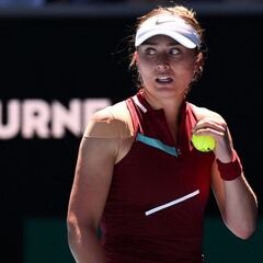 Paula Badosa llega a octavos tras sufrir en un partidazo