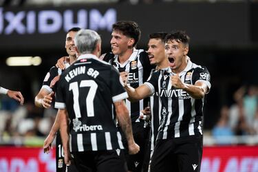 De cabeza al liderato