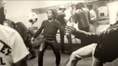 Bob Marley domina un bal&oacute;n previo a un concierto en Estados Unidos.