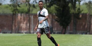 El extremo cubano-chileno jugó el Mundial Sub 17 de India 2017 y actualmente se desempeña en el Necaxa de México.