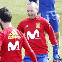 Iniesta también le hace un guiño a Isco: "Tiene un talento brutal"