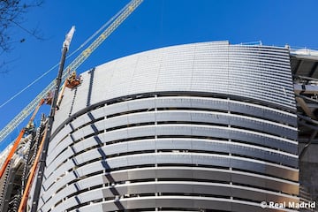 Las obras de remodelación del estadio del Real Madrid siguen a buen ritmo y encaran la recta final para su estreno la próxima temporada. 