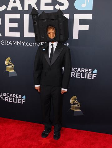 Jaden Smith posa en la alfombra roja de los Grammys 2025 en ell Crypto.com Arena situado en la ciudad de Los ?ngeles, en California.