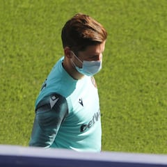 Enis Bardhi evita el quirófano