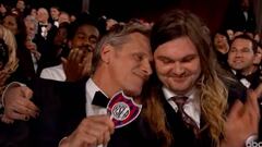 Viggo Mortensen muestra el escudo de San Lorenzo de Almagro en los Premios Oscar 2017