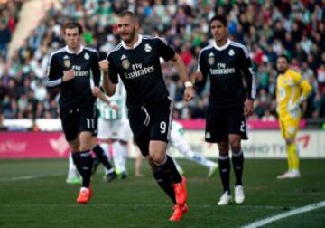 Karim Benzema celebra el 1-1.