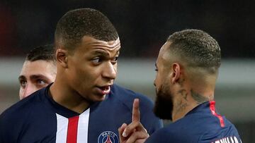 Soccer Football - Ligue 1 - Paris St Germain v Bordeaux - Parc des Princes, Paris, France - February 23, 2020 Paris St Germain's Neymar is spoken to by Kylian Mbappe after being sent off REUTERS/Benoit Tessier