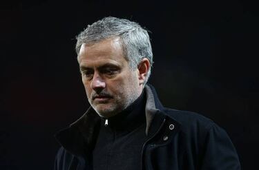 Sevilla demolish Mou's Manchester United