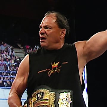 Chavo Guerrero Sr. llegó a la WWE en el 2004 para apoyar a su hijo, del mismo nombre, ante Eddie y más tarde luchar individualmente, llegó incluso a tener campeonatos dentro de la empresa.