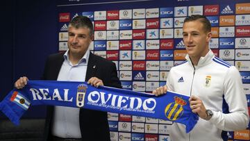 01/02/22 REAL OVIEDO PRESENTACION RODRIGO TARIN
NUEVO JUGADOR FICHAJE
CESAR MARTIN DIRECTOR DEPORTIVO