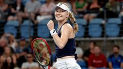 La tenista británica Harriet Dart celebra su victoria ante la australiana Maddison Inglis en el partido de la eliminatoria entre Gran Bretaña y Australia en la United Cup.