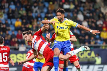 Aprobados y suspensos del Granada: Sandoval tiene difícil enderezar el destrozo del Cacique