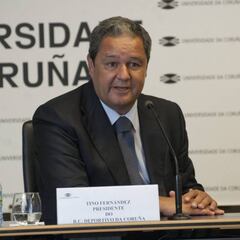 "Estamos hablando con Alves y el Valencia, pero no está hecho"