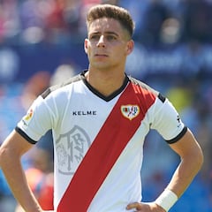 Álex Moreno se lo piensa: está entre el Betis y el Barça