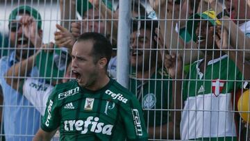 Alejandro Guerra celebra un gol de Palmeiras ante Ponte Preta.