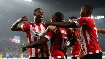 El PSV celebra su clasificación para la fase de grupos de la Champions.