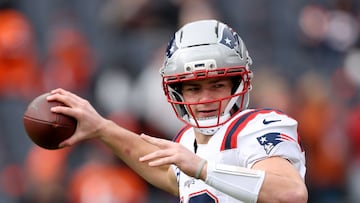 DENVER, COLORADO - JANUARY 25: Drake Maye #10 of the New England Patriots warms up during pregame prior to the AFC Championship Playoff game against the Denver Broncos at Empower Field At Mile High on January 25, 2026 in Denver, Colorado. Matthew Stockman/Getty Images/AFP (Photo by MATTHEW STOCKMAN / GETTY IMAGES NORTH AMERICA / Getty Images via AFP)