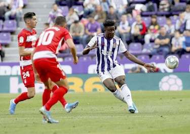 Otra muestra más de la importancia de la cantera en el fútbol. Salisu es otro diamante en bruto que ha salido de las categorías inferiores del Valladolid. El defensa ghanés muestra seguridad y contundencia, algo que gusta a Sergio González y no duda en utilizar. Eso sí, Salisu no ha visto ninguna cartulina amarilla en lo que va de temporada.