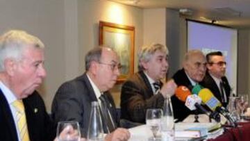 <b>MEJORÍA. </b>El descenso a Segunda B no ha afectado mucho en la economóa del Cádiz, según se conoció ayer en la Junta General de Accionistas.