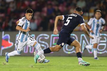 Claudio Echeverri against Paraguay at the pre-Olympic tournament.