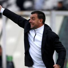 Pablo Guede ingresa al "club de los 50", pero con números rojos