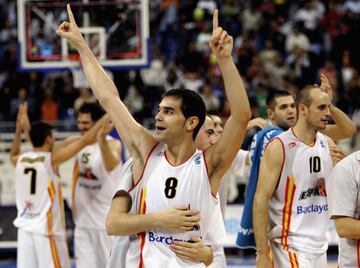 Internacional con la absoluta con tan sólo diecinueve años, fue seleccionado para el Eurobasket 2005 de Serbia y Montenegro. España quedó cuarta, perdiendo el bronce contra Francia.